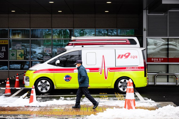 snow south korea cold ambulance pedestrian