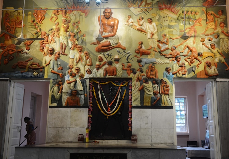 Gandhi Bhawan or Hyderi Manzil in Beleghata, Kolkata