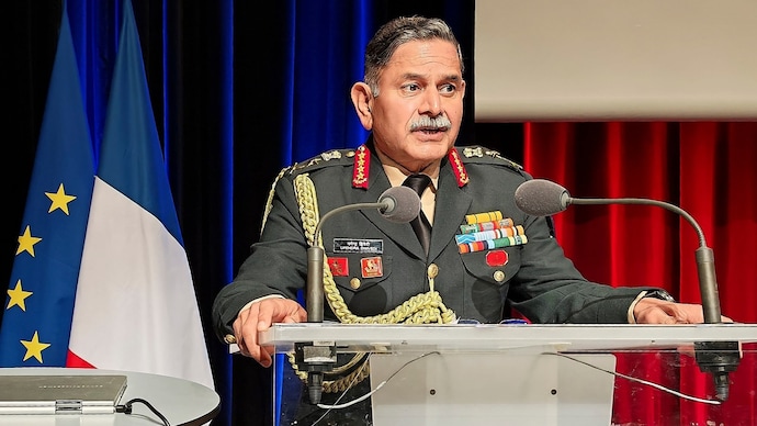 Indian Army chief (COAS) General Upendra Dwivedi addresses an event.