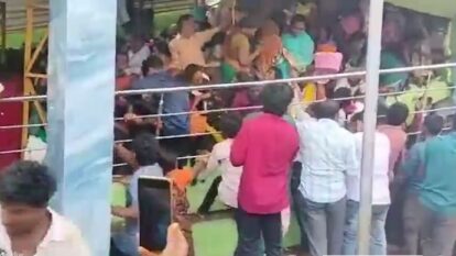 मंदिर में भगदड़ से अब तक दस की मौत मंदिर में भगदड़ से अब तक दस की मौत