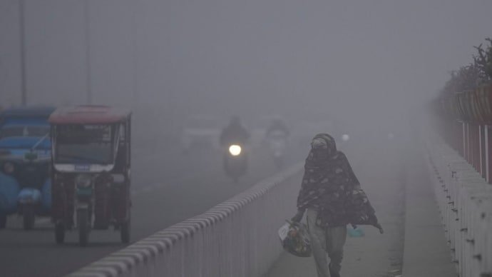 North India faces severe cold waves and dense fog. Fresh snowfall is also expected in the mountains.
