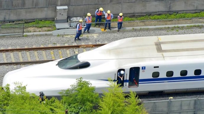 6.2 magnitude quake, aftershocks rattle Japan, bullet train services hit