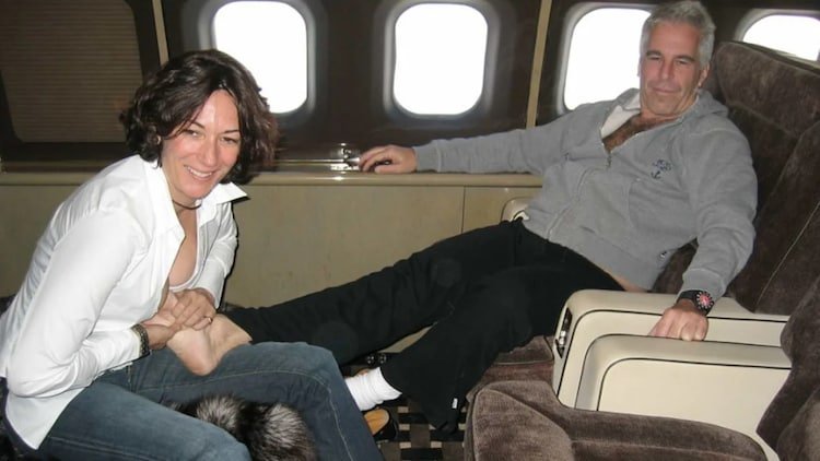 Image showing Ghislaine Maxwell and Jeffrey Epstein together on the plane.
