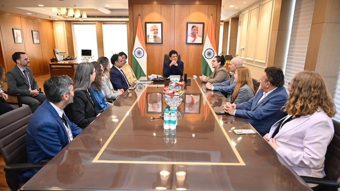 Union Minister Piyush Goyal holding discussions with the Israeli delegation.
