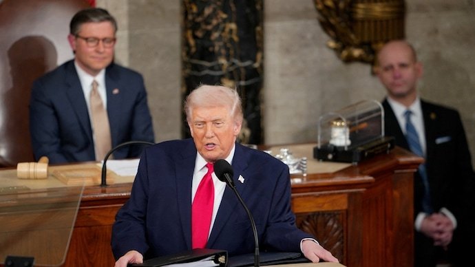 Trump claims in front of the Supreme Court Justices that tariffs will take the place of income tax