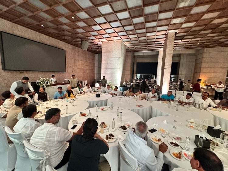 According to political observers, recent meetings and public statements by senior leaders have added to the buzz around the party’s future leadership in the state.