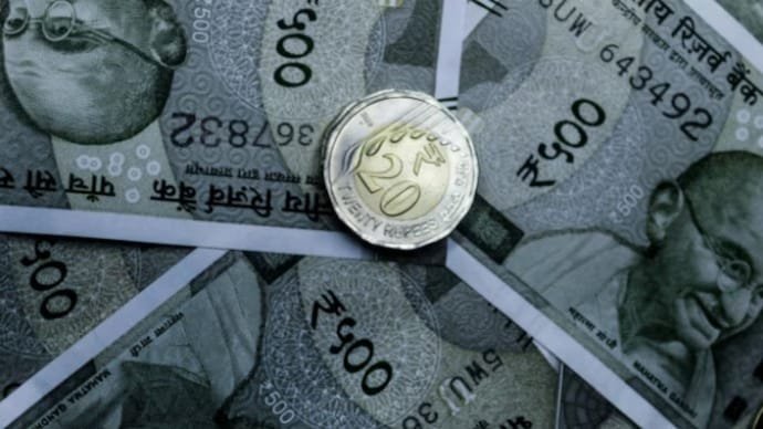 rupee swiftly recovers