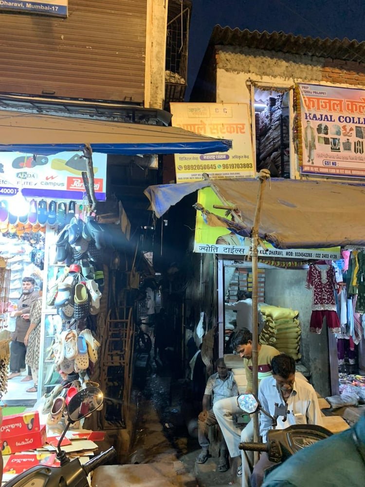 dharavi slum poverty tourism