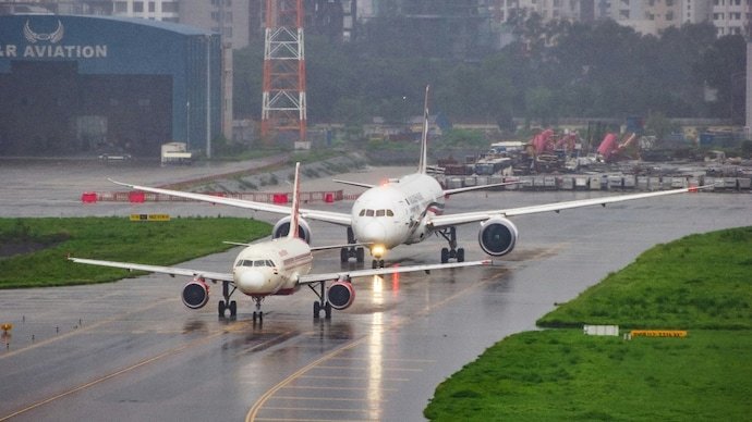 US pilots use emergency frequency to crack jokes, make animal sounds.