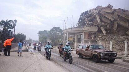People drive past a collapsed building after an earthquake, in La Guaira, Venezuela, June 24, 2026. REUTERS/Maxwell Briceno