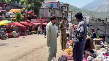 Pak imposes blockade on POK, tries to starve it of food, medicine to quell protests.
