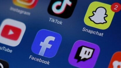 UK announces Australia-style full ban on social media for under-16s UK announces Australia-style full ban on social media for under-16s