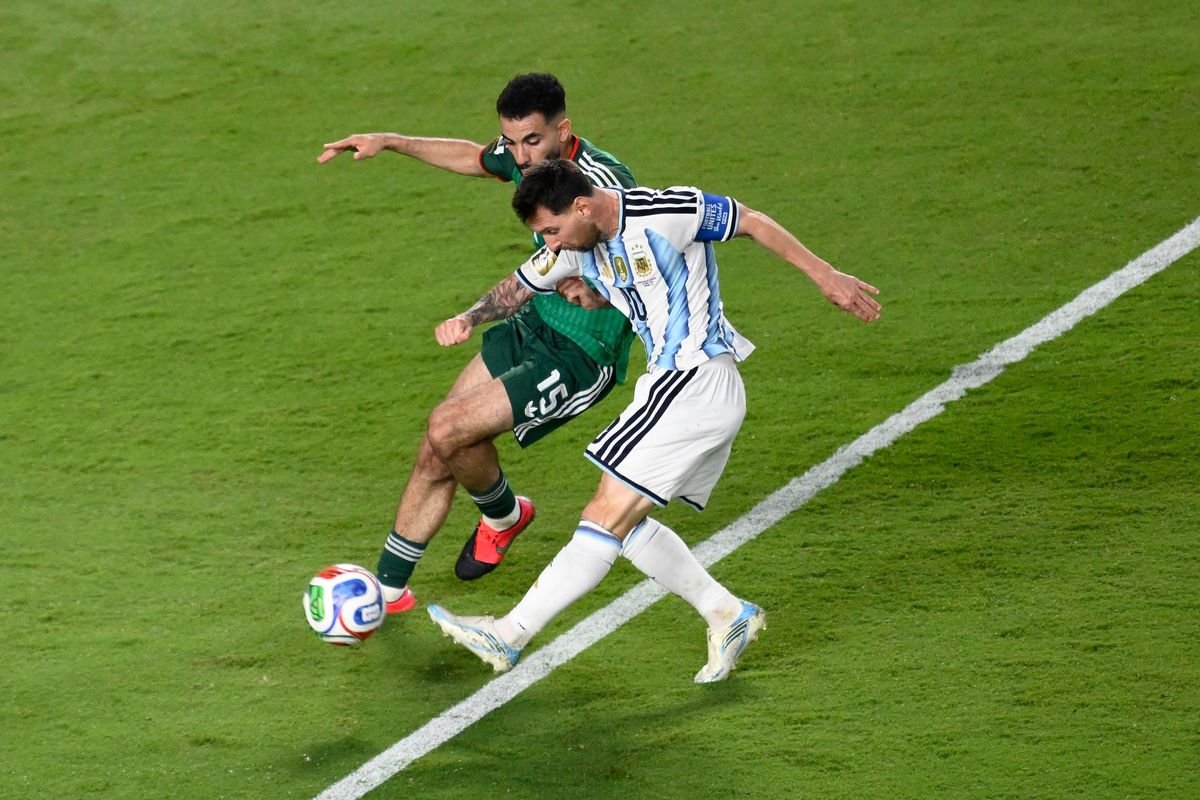 Algeria Files FIFA Complaint Over Lionel Messi Red Card Controversy at FIFA World Cup 2026