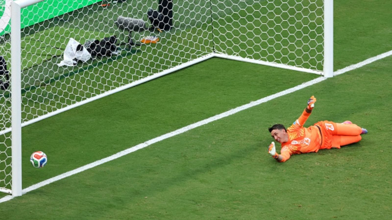 Fernando Muslera Subbed Off at Half-Time After Costly Error as Spain Lead Uruguay in FIFA World Cup 2026 Clash