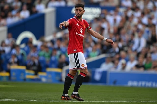 Carlos Baleba Sparks Fresh Manchester United Speculation After Talks With Bruno Fernandes and Matheus Cunha