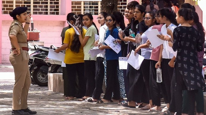 The traffic police said CCTV analysis and route verification showed that the NEET candidate reached the examination centre after the cut-off time.
