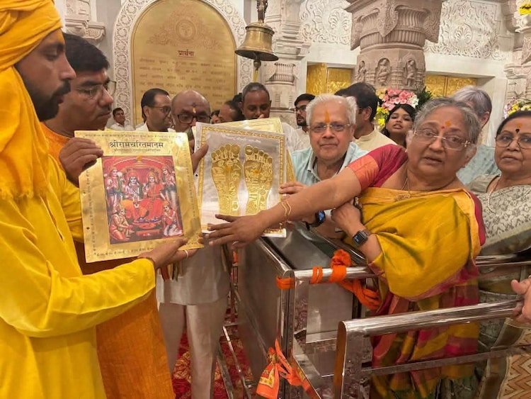 Gold-plated Ramcharitmanas at Ram Mandir