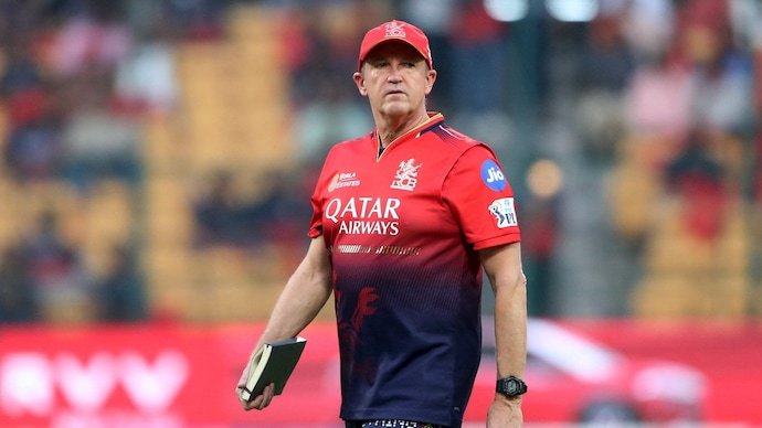 Dinesh Karthik Questions Andy Flower’s Availability for England Test Coach Role Amid RCB Commitments