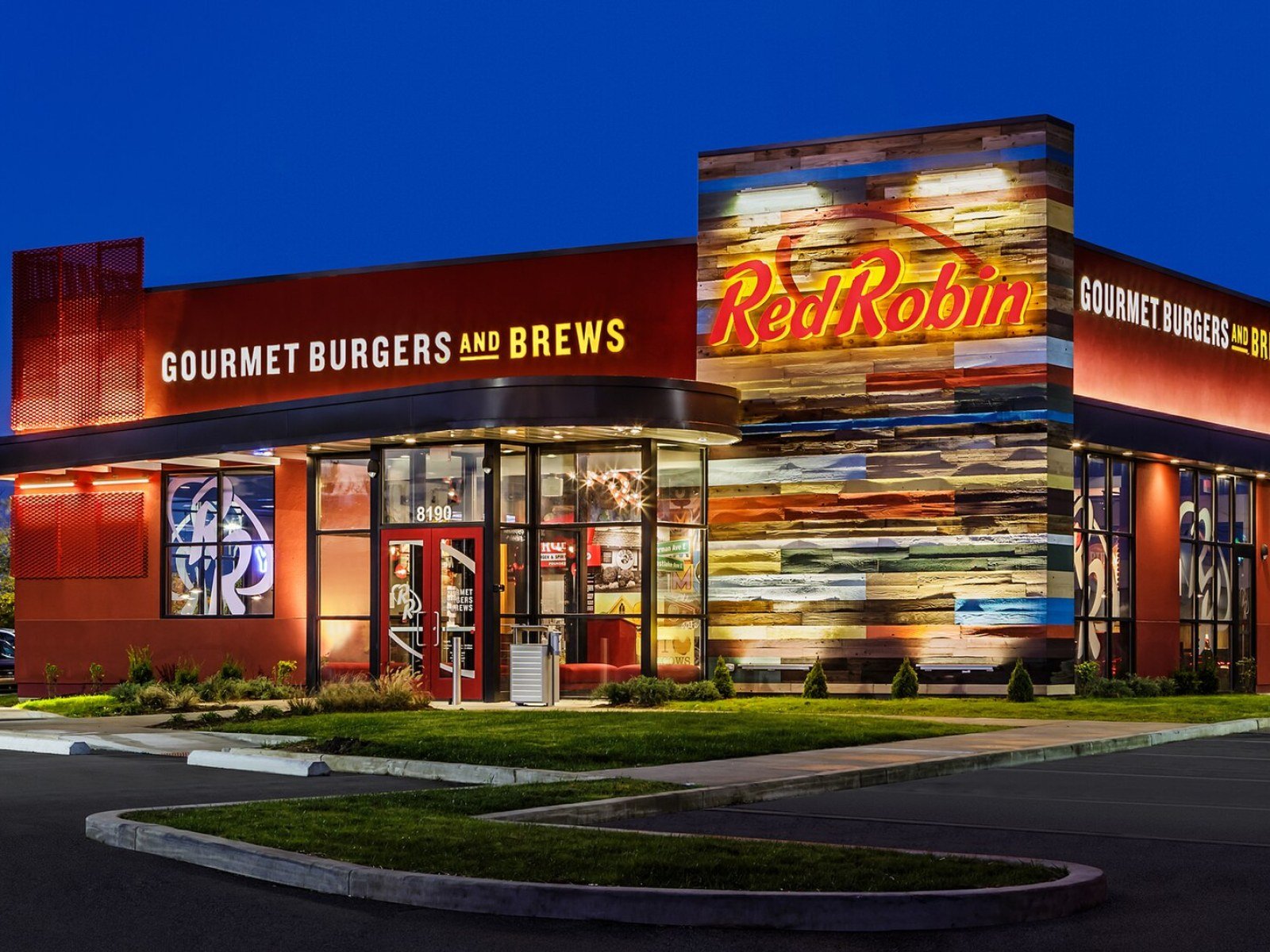 Is Red Robin Closing Stores in 2026? What the Restaurant Chain’s Turnaround Means for Arizona Customer