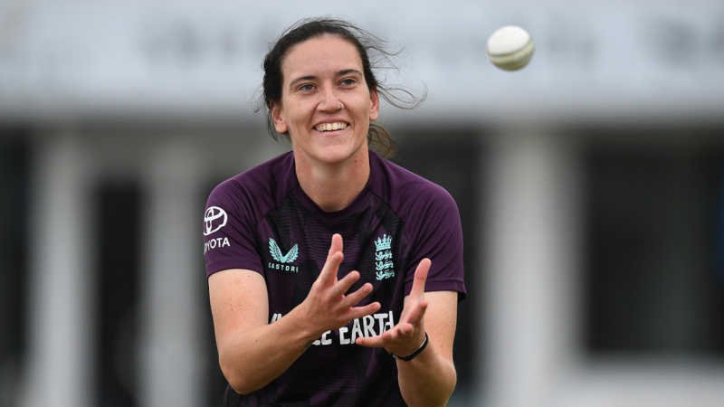 Em Arlott Joins Yorkshire: England Seamer’s Move Signals Growing Ambition in Women’s County Cricket