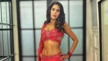 Mallika Sherawat’s Morning Yoga Routine: How “Little Movement Every Day” Builds Strength, Balance, and Long-Term Fitness