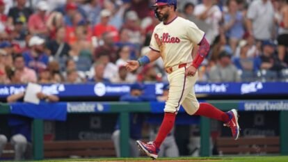 Joey Votto Explains How Kyle Schwarber Generates Aaron Judge-Level Power With a Compact Swing Joey Votto Explains How Kyle Schwarber Generates Aaron Judge-Level Power With a Compact Swing