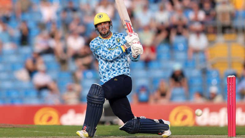 Ed Barnard's Record-Breaking 140 Leads Warwickshire Bears to Victory Over Surrey in One-Day Cup