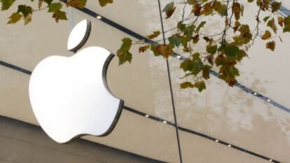 Investors reacted to Apple's weaker-than-expected outlook as rising AI infrastructure demand continued to strain global chip and memory supplies.