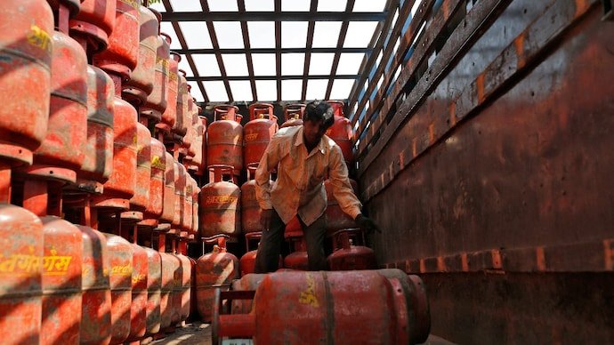 Govt may charge cooking gas, natural gas users to build $42 billion fuel reserve