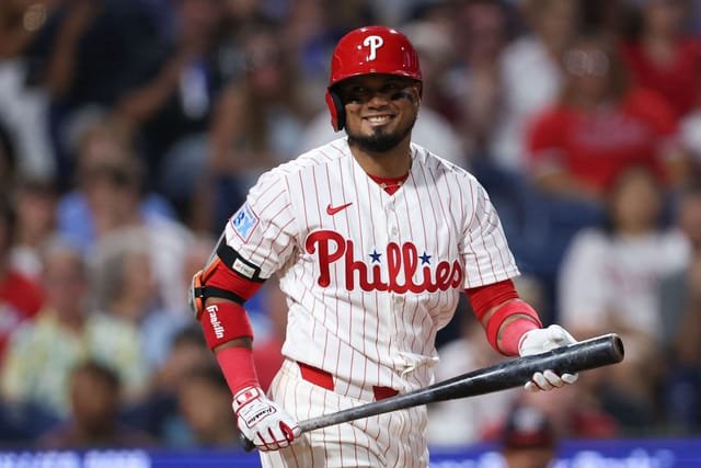 MLB Analyst Slams Yankees for Passing on Luis Arraez at 2026 Trade Deadline