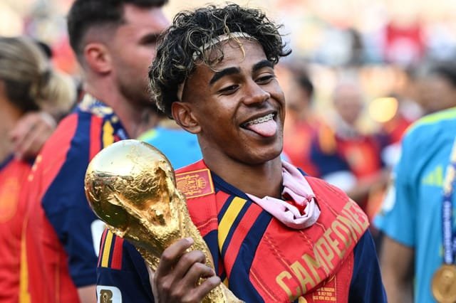 Lamine Yamal Celebrates Spain’s 2026 FIFA World Cup Triumph in Colombia at Ryan Castro Concert