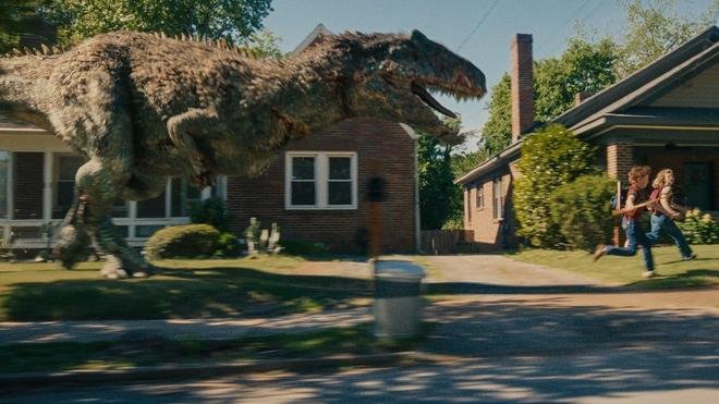 The End of Oak Street Movie Review: David Robert Mitchell Turns Suburbia Into a Dinosaur Nightmare