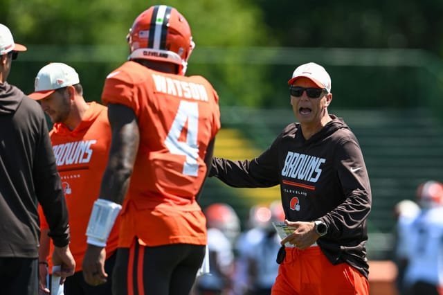 Deshaun Watson vs Shedeur Sanders: Browns QB Battle Intensifies