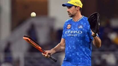 Dinesh Karthik Advised to Stay at RCB Instead of Taking CSK Head Coach Role Dinesh Karthik Advised to Stay at RCB Instead of Taking CSK Head Coach Role