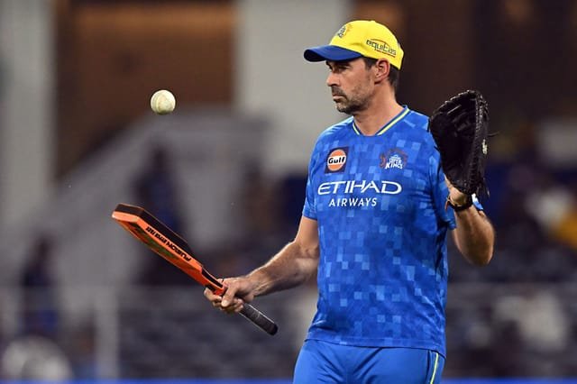 Dinesh Karthik Advised to Stay at RCB Instead of Taking CSK Head Coach Role