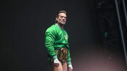 CM Punk Survives Johnny Gargano to Retain WWE Championship on SmackDown CM Punk Survives Johnny Gargano to Retain WWE Championship on SmackDown