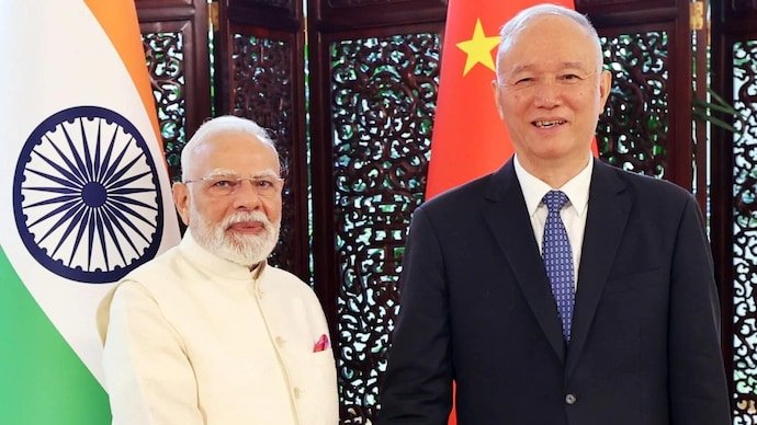 PM Narendra Modi with Cai Qi