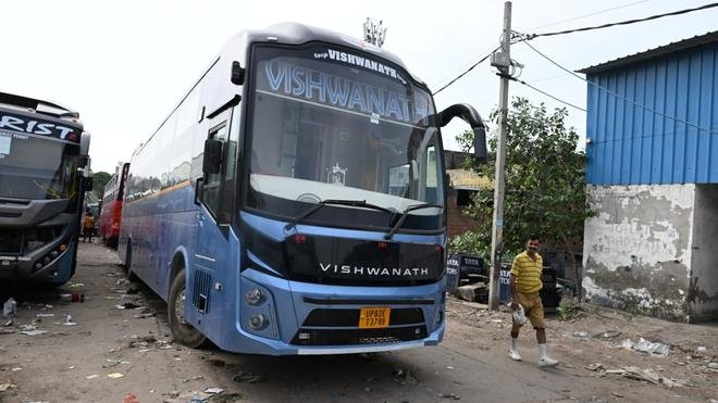 Minor Girl Allegedly Gang-Raped Inside Moving Bus During Noida-Delhi Journey; Driver and Conductor Arrested