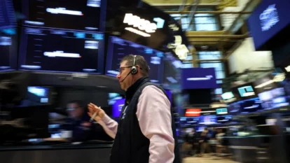 U.S. Futures Slide as Hot Payrolls and $100 Oil Threat Raise Fed Rate Hike Bets