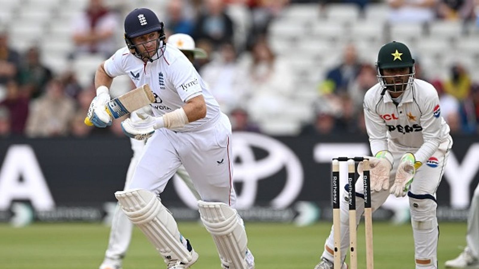 England Beat Pakistan by 8 Wickets to Complete 3-0 Test Series Sweep