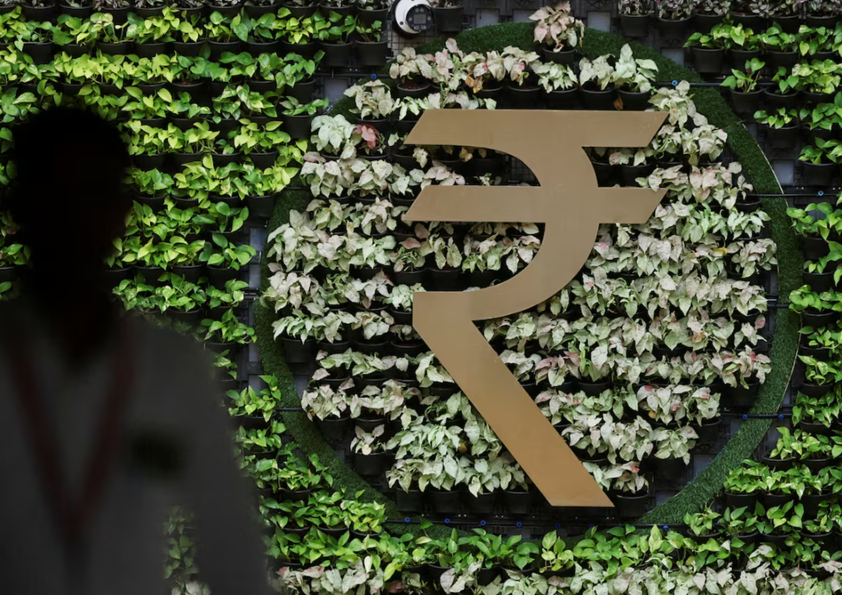 Rupee Under Pressure as Fed Rate Hike Bets Rise and Oil Prices Add to Currency Risks