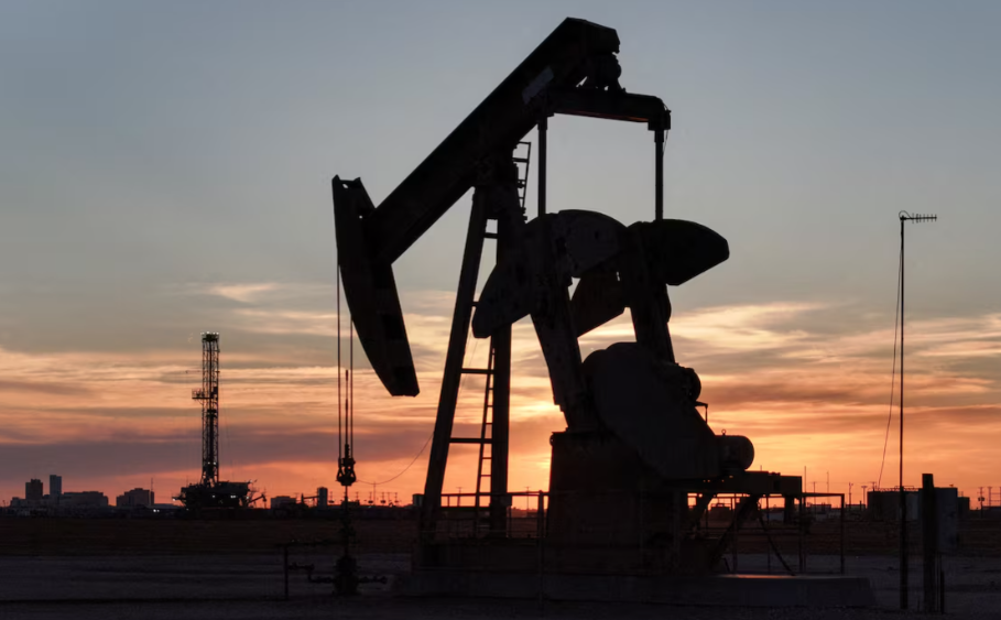 Oil Prices Fall $1 as Saudi Pipeline Restarts