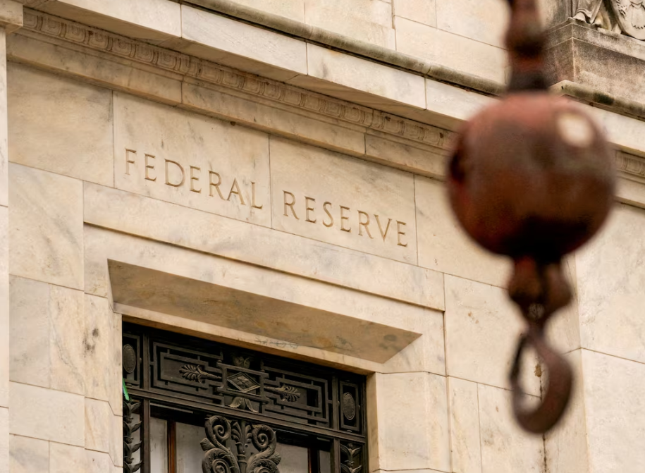 Trump's 1% Rate Demand Raises Inflation and Dollar Risks