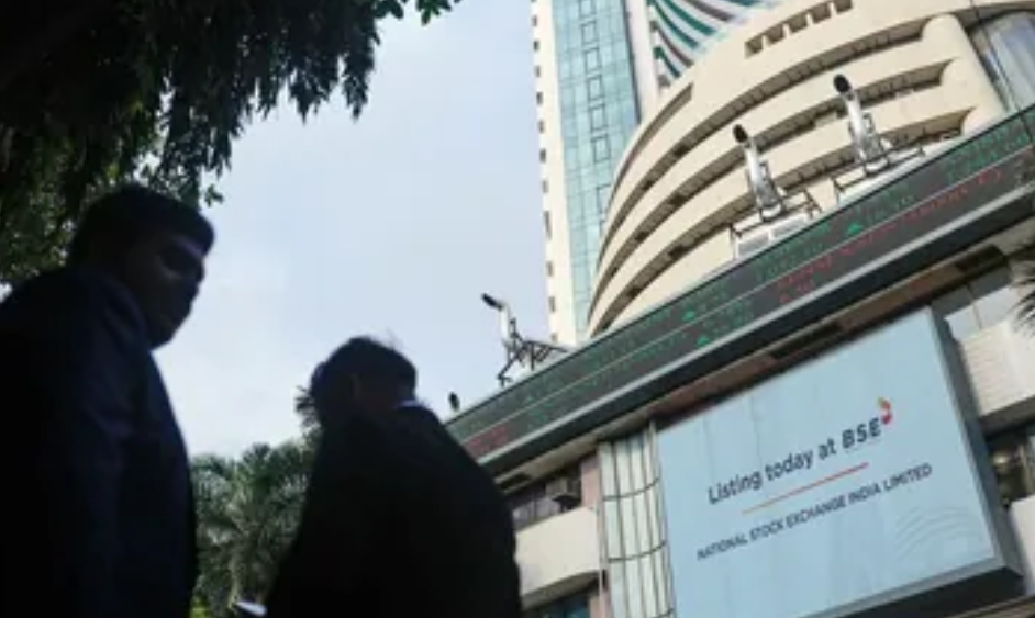 Sensex Falls 800 Points as Crude Oil Tops $106