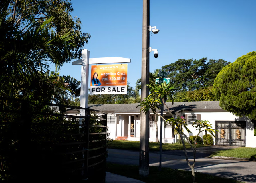 US 30-Year Mortgage Rate Hits Nearly 3-Year High