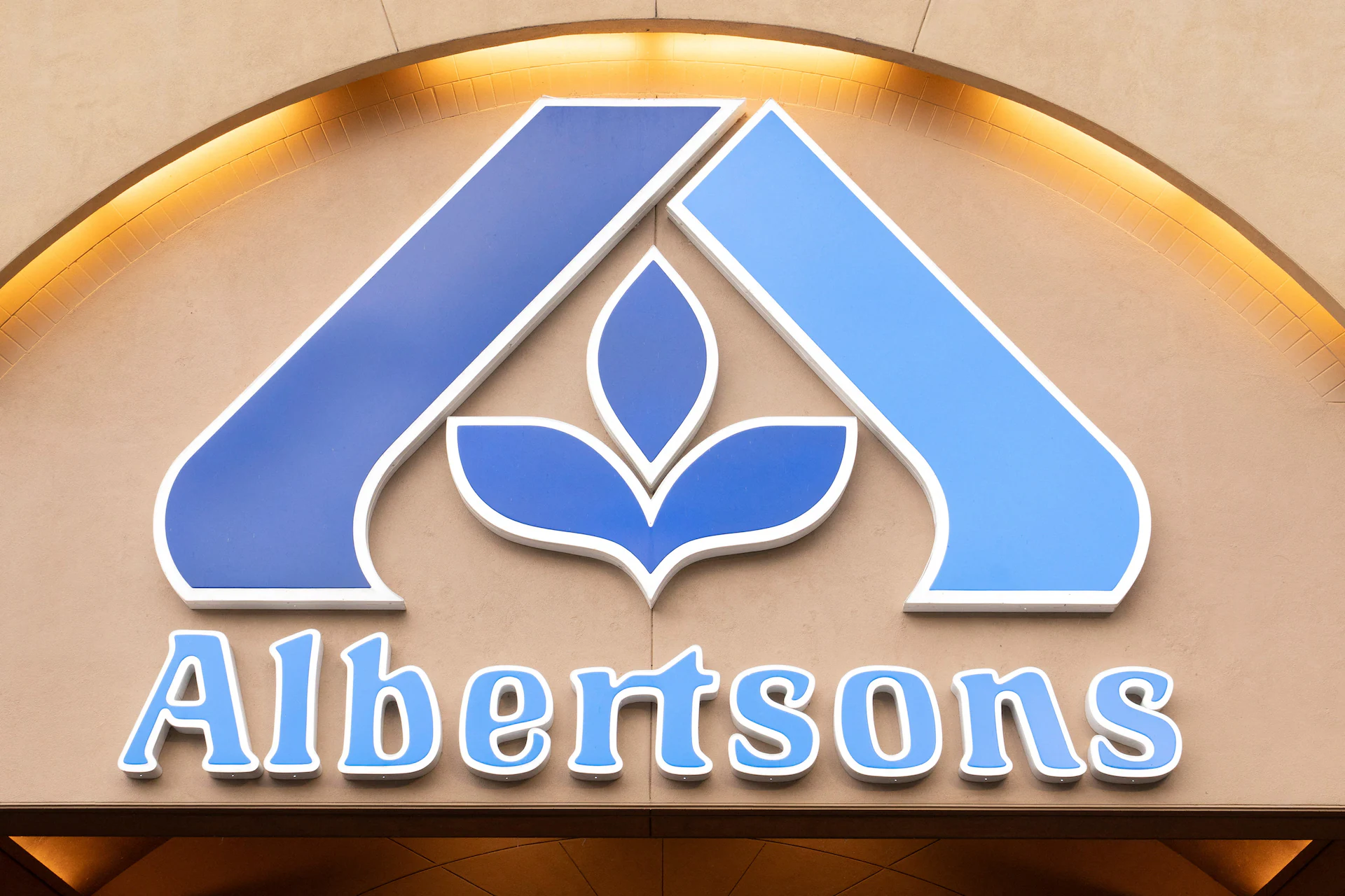 Albertsons Withdraws 2026 Outlook as Turnaround Accelerates