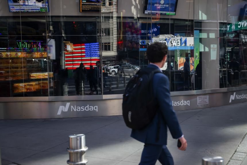 AI Stock Sell-Off Deepens as CoreWeave Shares Slide