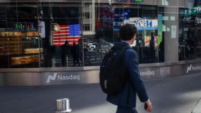 AI Stock Sell-Off Deepens as CoreWeave Shares Slide AI Stock Sell-Off Deepens as CoreWeave Shares Slide