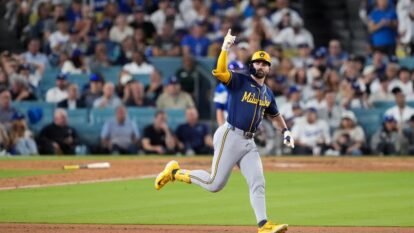 Brewers Sweep Dodgers to Reach World Series After 6-4 Win Brewers Sweep Dodgers to Reach World Series After 6-4 Win