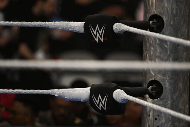 WWE SmackDown: Rey Fenix Retains Title After Controversial Finish